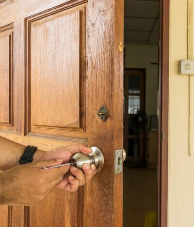 apertura porta sfratto fabbro padova